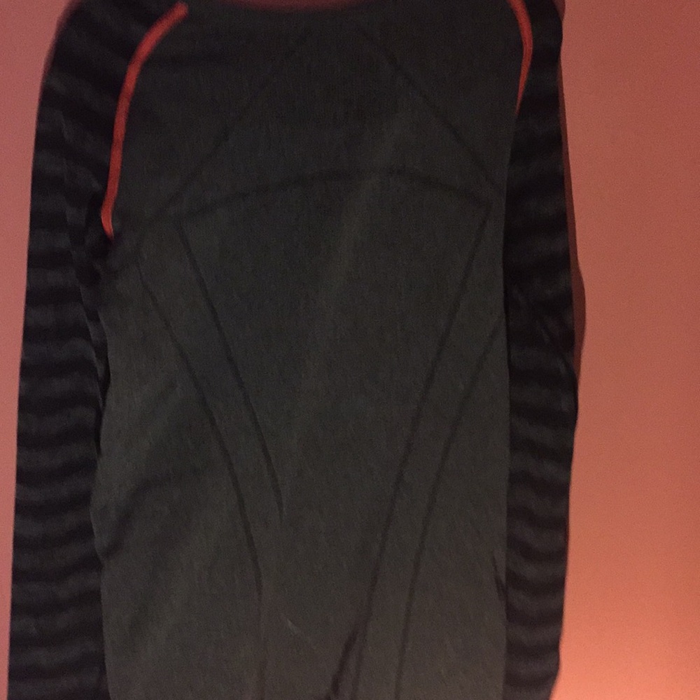 2 flytech ivivva tops nwot they grow with you!